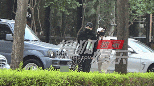 高圆圆赵又廷又上热搜
4月10，俩人再次登上热搜，这次不是因为婚变传闻，而是两人