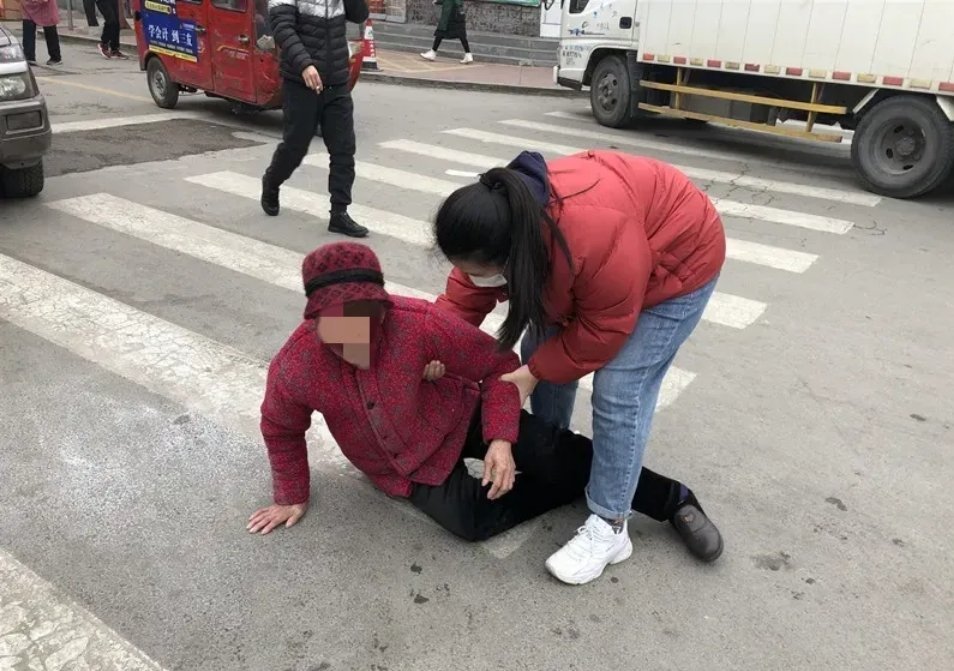 南京的王浩法官的名言：“不是你撞的，你为什么要扶”。南京的王浩法官的一句反问句，