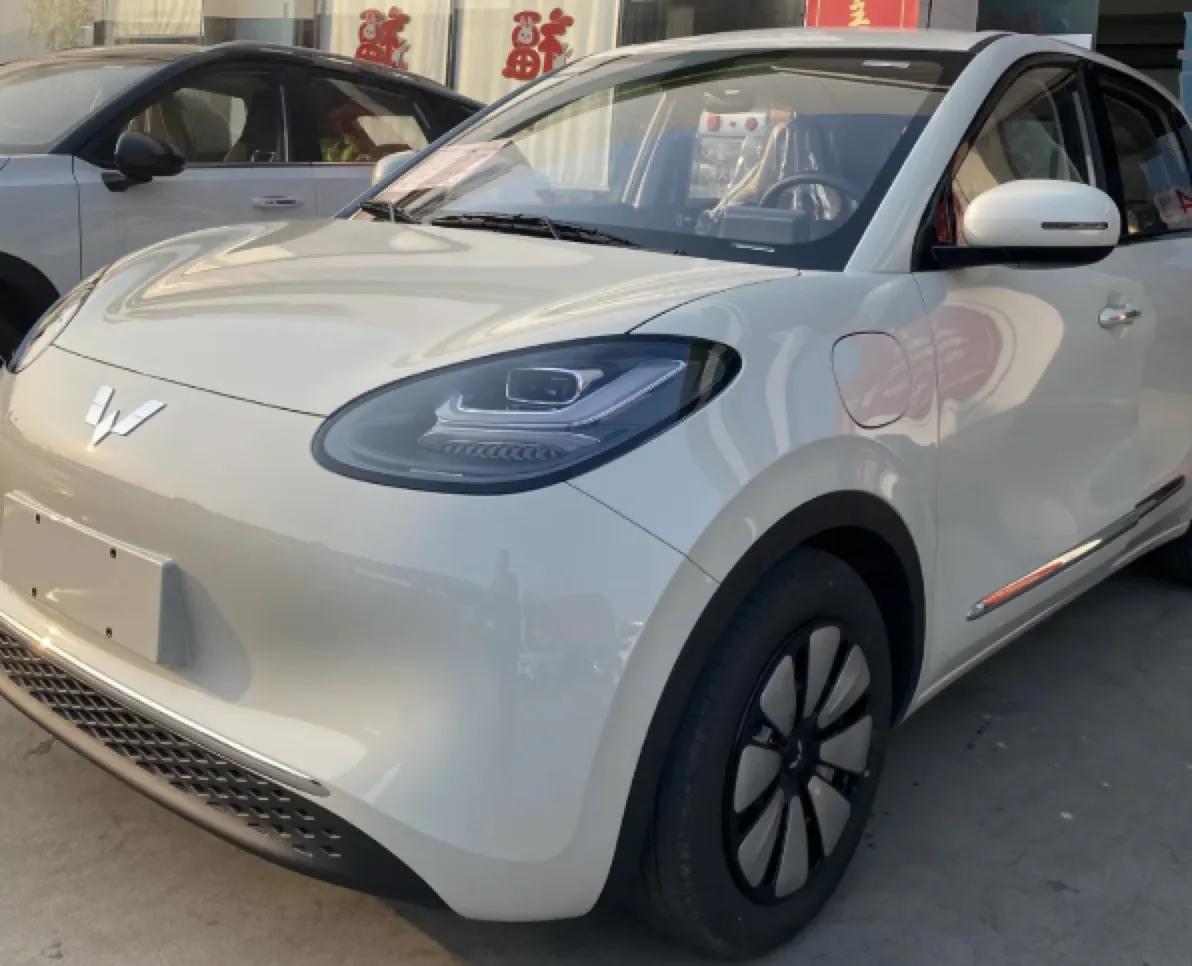 五菱缤果月底上市，店里先体验一下实车

颜值这块没什么好争论的了，我和朋友一致认