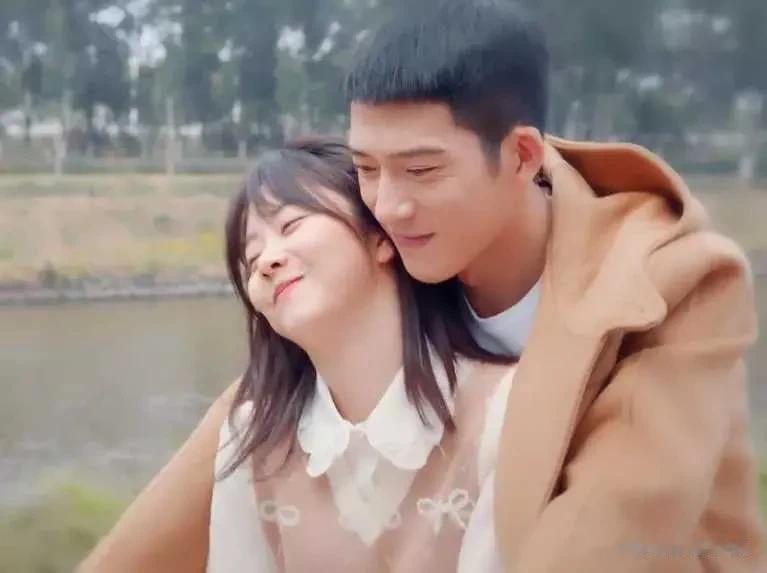 刘雯和井柏然是娱乐圈低调的明星情侣，没有官方公布。八卦媒体经常拍他们同框的照片，