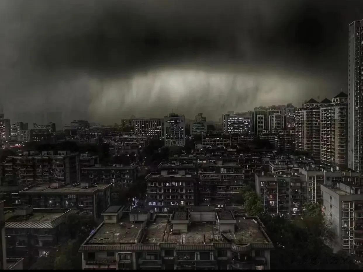 哪位道友准备在此渡劫飞升了！
这是今天11点左右的福州……
仿佛一整个走进了暗黑