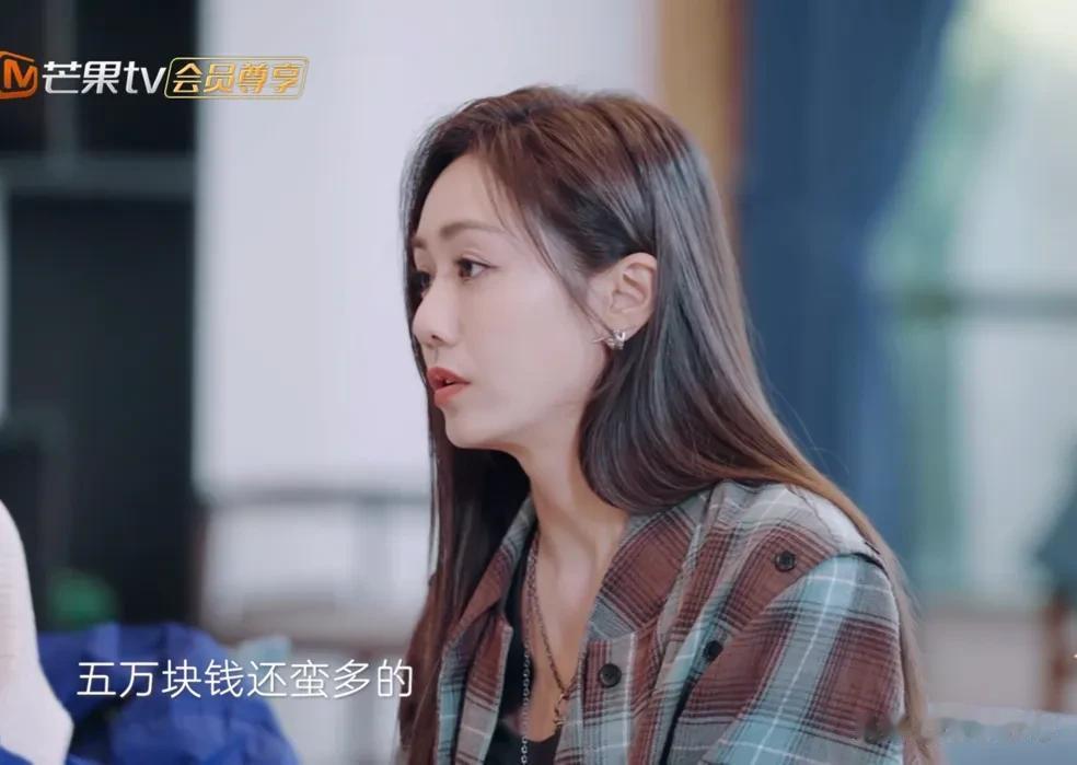 没想到，郑钧的老婆刘芸，竟然还遭遇过这样的事情，“我爸妈花了五万块钱，给我赎身，