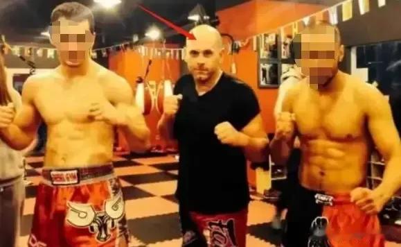 这个美国健身教练真厉害啊？短短10年的时间找了1200多个p友，其中不乏有未成年