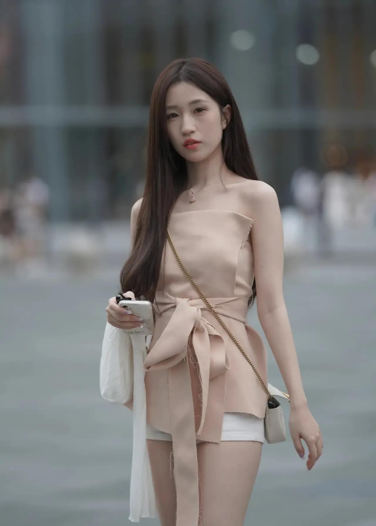美女欣赏-街拍-清秀风长腿小姐
