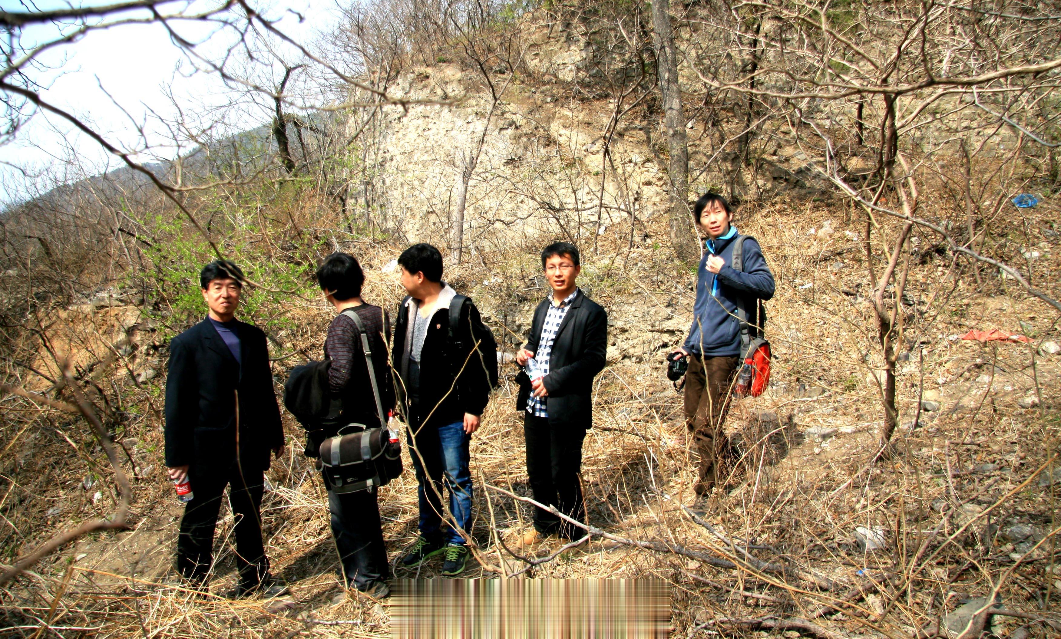 2013年4月14日，我与冯建明、李宏杰、张晓辉；坟协的松园、贾嘉、卜昂考察了阿