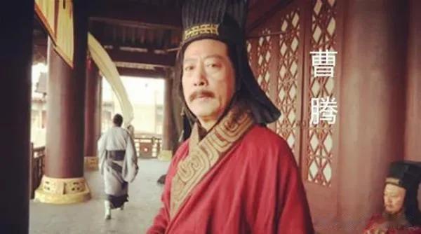  

人在变化中成长，在成长中变化。曹操也是一样，尽管他很介意自己的出身，因为这
