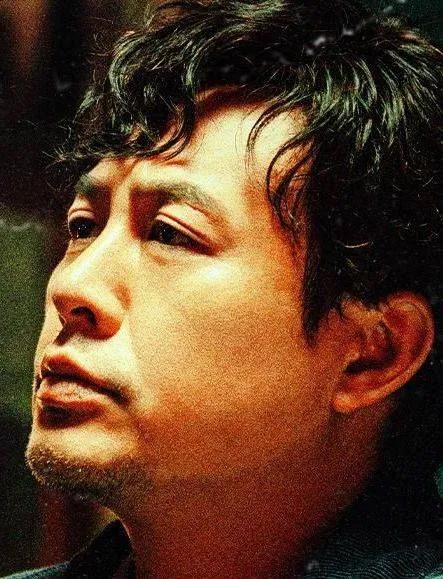  人到了40岁如果还活的很焦虑那你真该反思，有些事到了一定岁数你一定要明白。年轻