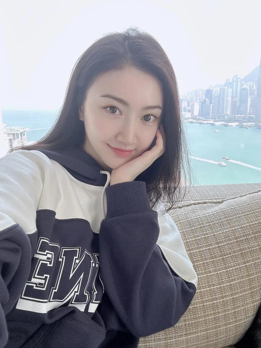 这个美女姐姐咋长的这么像景甜呀！
都这么的漂亮[送心]