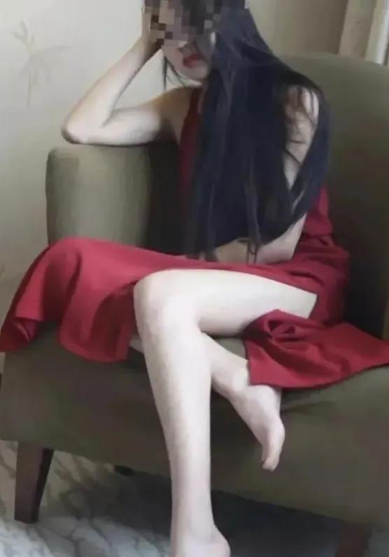 开年又一大瓜！又一美女栽倒于金钱面前，又一男主倒在了石榴裙下！永Y基金女下属自曝