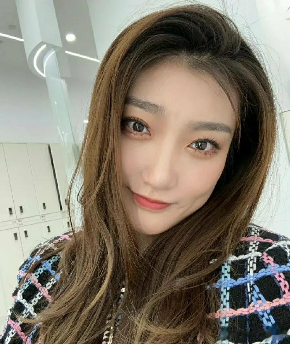 李梦到底有多爱渣男张隆，居然为了这样的男人被世人唾弃？不过，李梦当小三却被官媒维