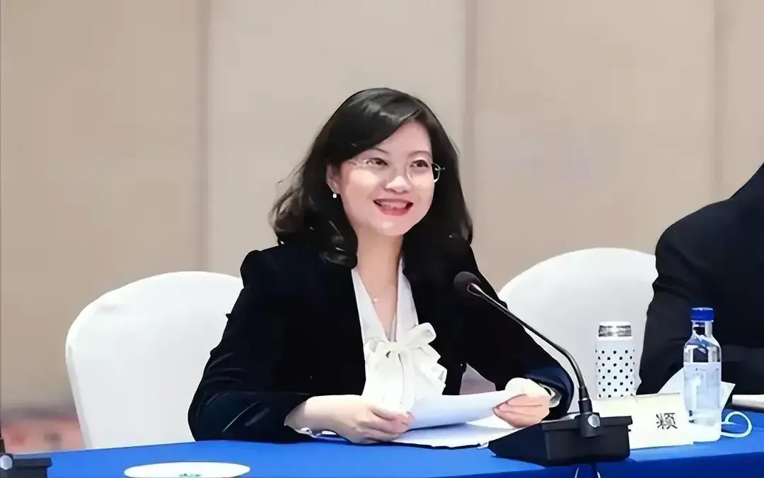 云南的段颖局长出事后，很多人都质疑她的颜值，其实这些质疑的人都没有把握住实质。抛