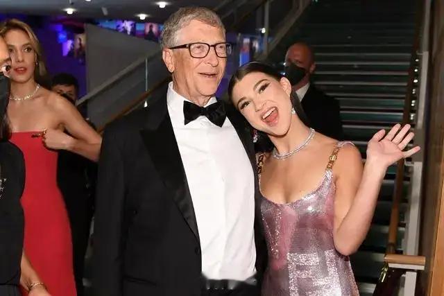 #盖茨女儿称走红TikTok是靠内容#比尔盖茨女儿走红，说自己靠的是内容，这就像