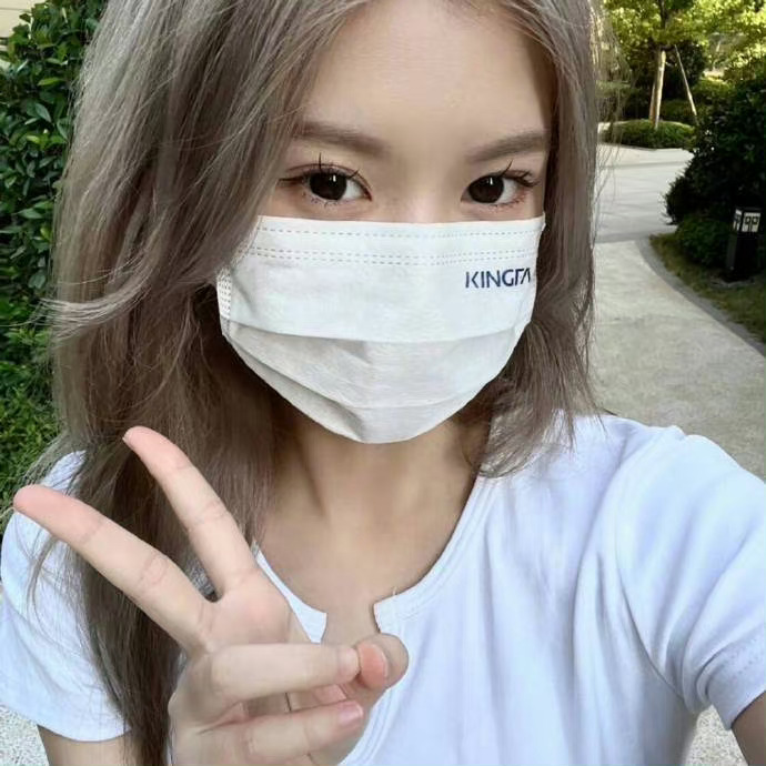  按照自己希望的方式生活不叫自私 要求别人按照自己希望的方式生活才叫自私 ​ ​