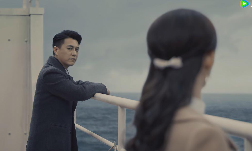 时隔8年，靳东又演“伪装者”了，不过这一次，他可不是明楼那样的名门望族之后，也没