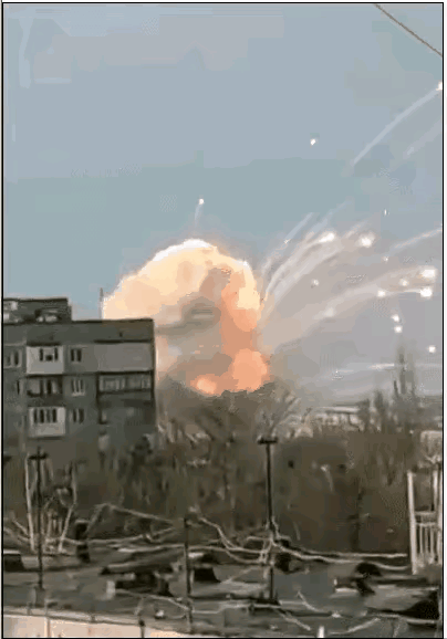 美国的爆炸新闻接连不断！
整得美国一片恐慌，火车先出轨，然后火车又劈腿还带电的，