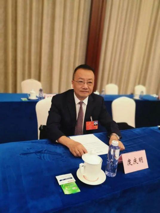 全民学英语，是典型的文化不自信的表现，早就应当将英语请出高考了。抵御西方文化侵蚀