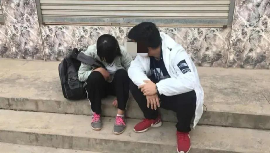 女孩李晶晶，在朋友的推荐下加入了一家传销组织。她在组织内遇到了组织头目小李，两人
