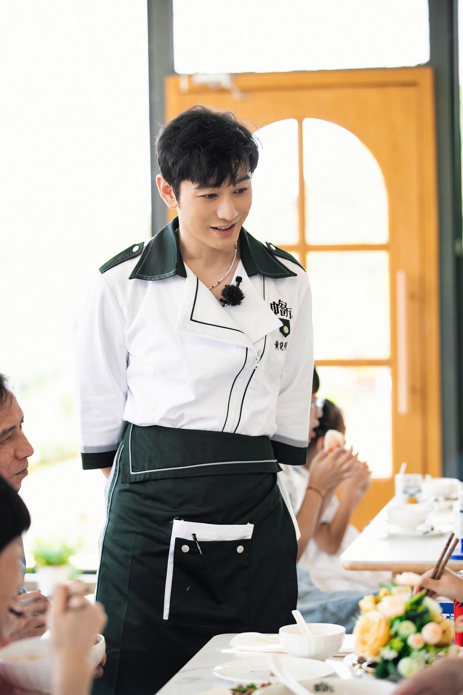 《中餐厅6》热播 黄晓明连洗六季碗引回忆杀