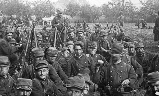 战场上督战队不会太多，溃逃的士兵为何不敢攻击督战队以求活命呢