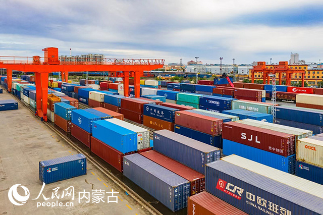 内蒙古二连浩特铁路口岸出入境中欧班列突破10000列