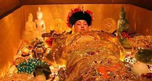 孙殿英皇陵后，他把大量珍宝运去了哪里，此人最终结局如何？